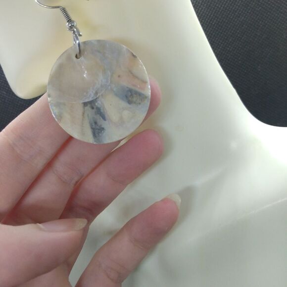 1990s smooth mother‎ of pearl shell earrings